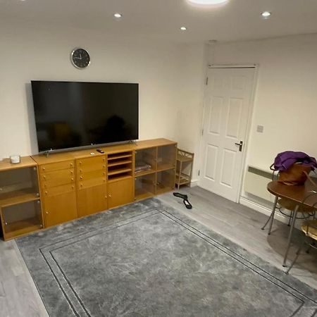 Entire One Double Bedroom Apartment Londen Buitenkant foto