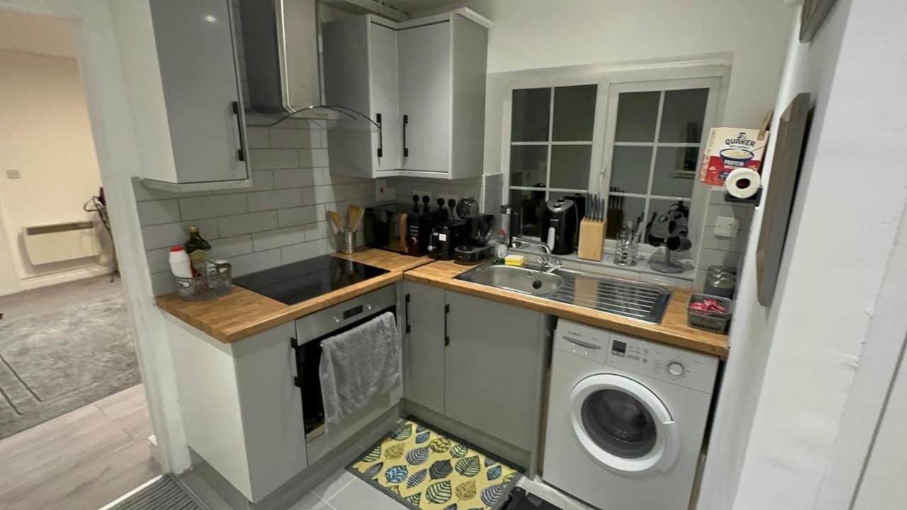 Entire One Double Bedroom Apartment Londen Buitenkant foto