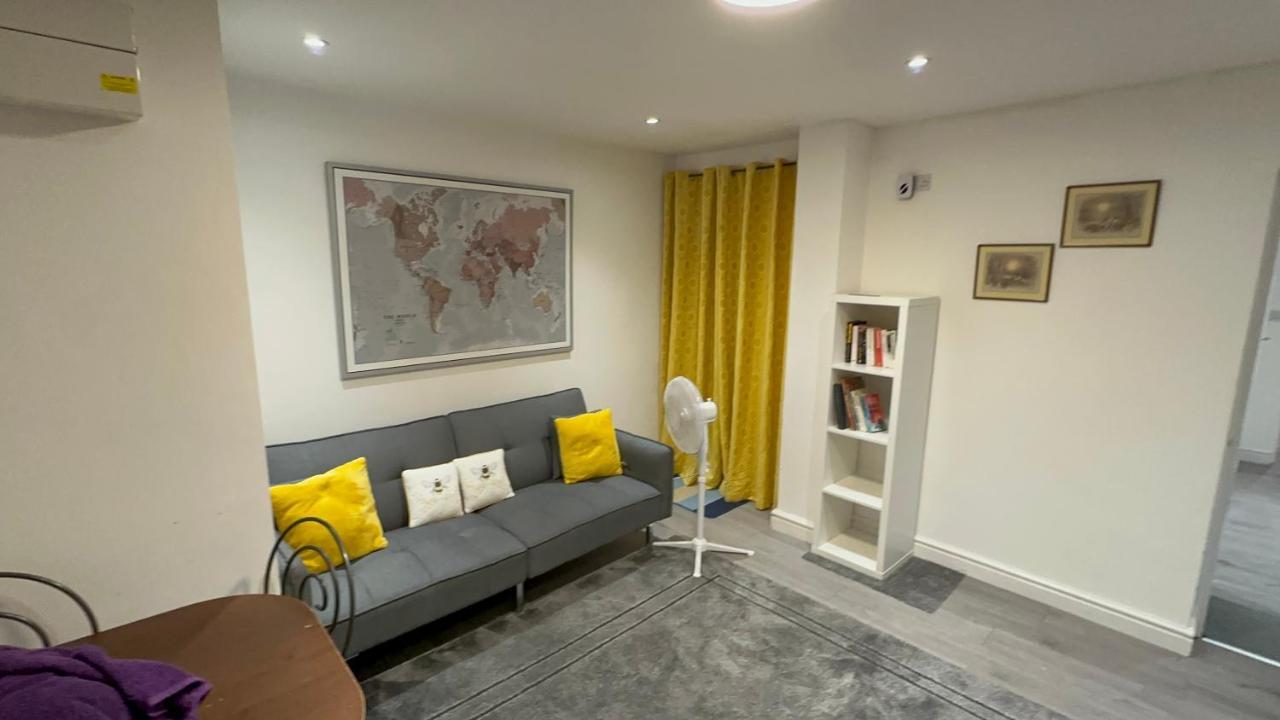 Entire One Double Bedroom Apartment Londen Buitenkant foto