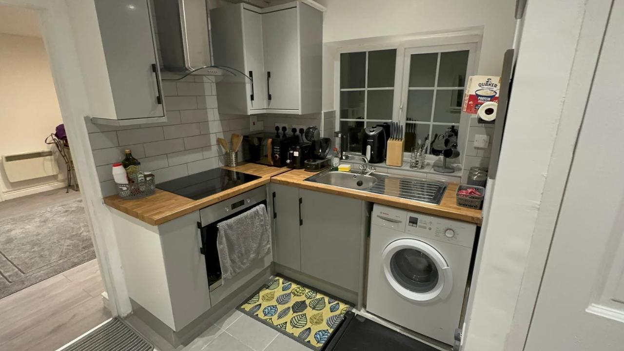 Entire One Double Bedroom Apartment Londen Buitenkant foto