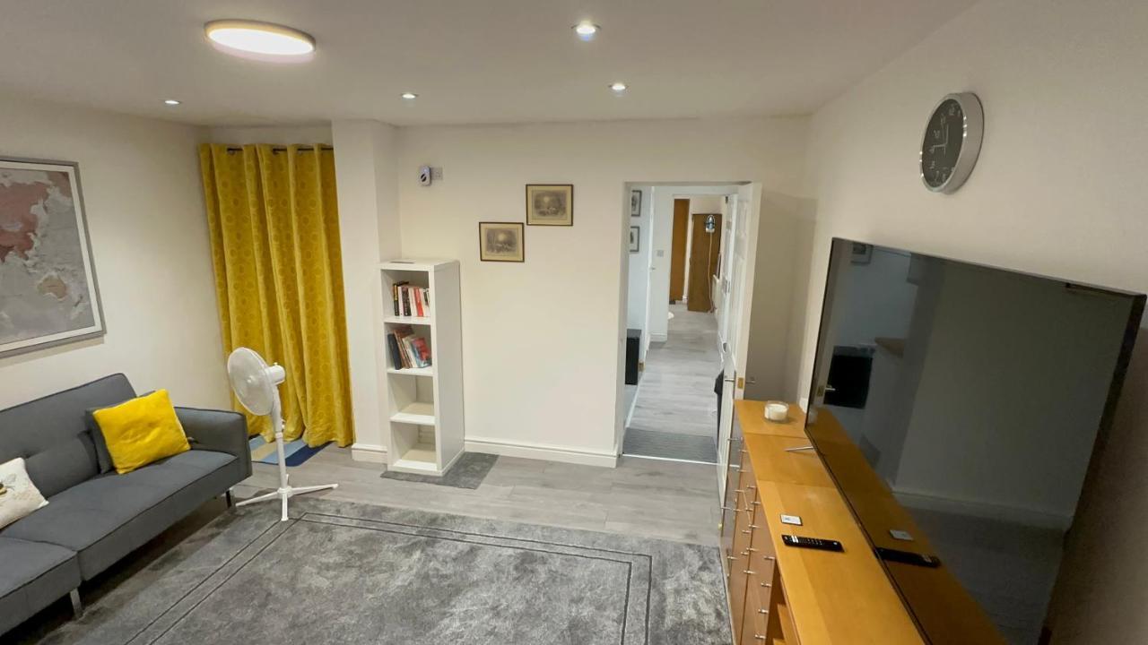 Entire One Double Bedroom Apartment Londen Buitenkant foto